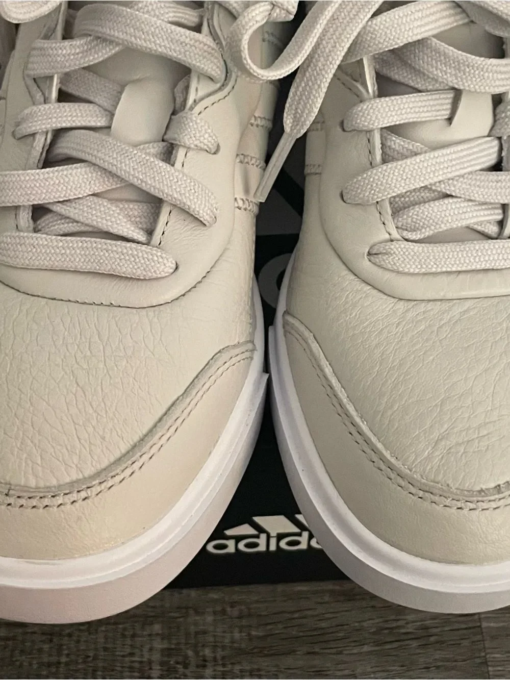 Adidas Clubcourt Pale Beige Low-Top Leather Tennis Shoes Sneakers 7.5